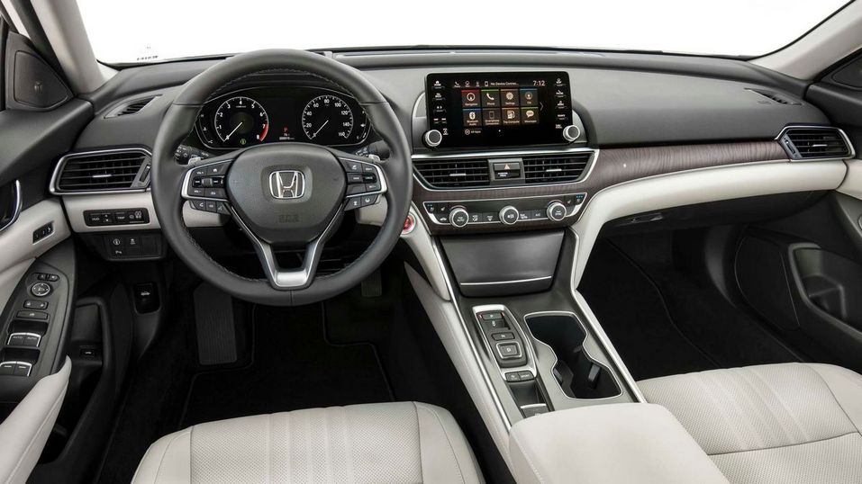 Водительское место Honda Accord